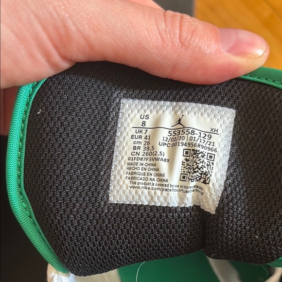 Nike White and Green Sneakers Classic Low-Top Design - Picture 2 of 5